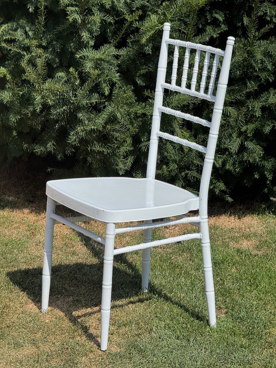 Kovové biele CHIAVARI stoličky s podsedákmi