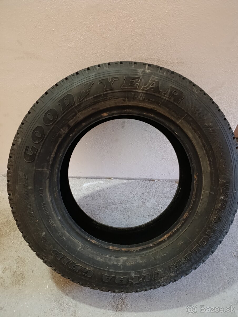 Pneu 205/70 R15
