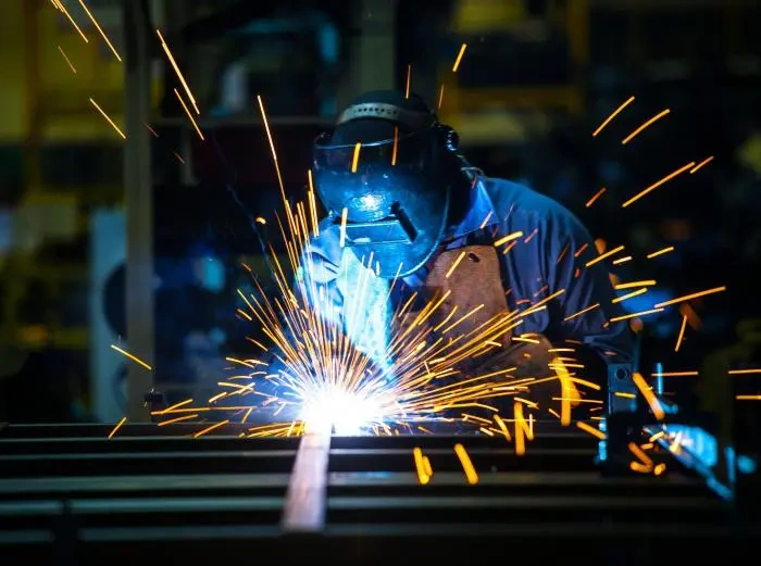 Zvárač s nástupným bonusom až 1500 Eur