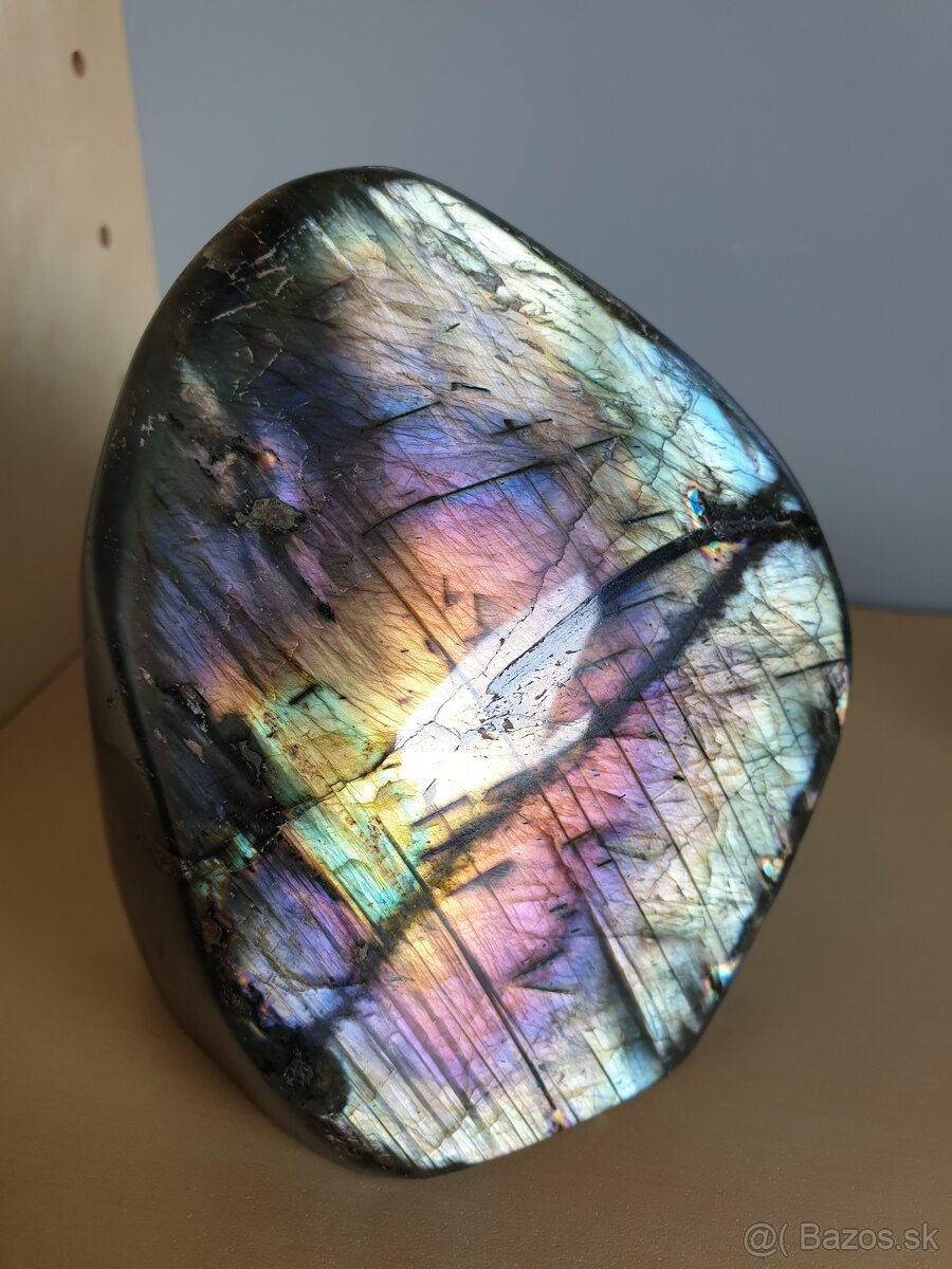 Labradorit - přes 0,9 kg Duhový (extrémně vzácný)