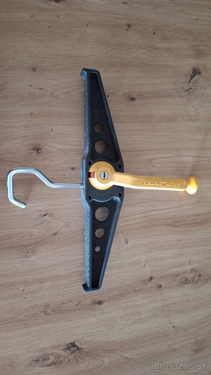 Držiak rebríka na auto