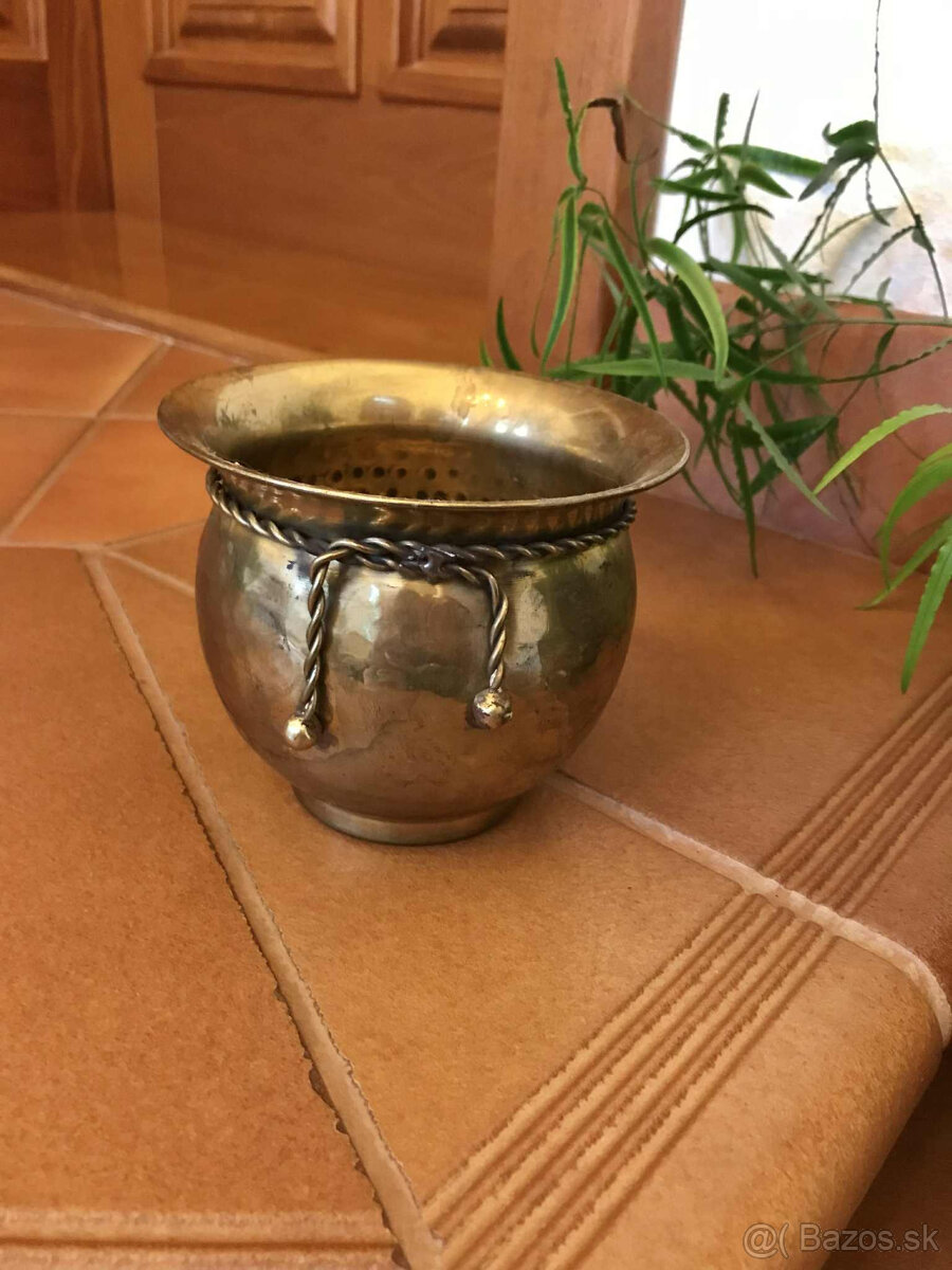 Mosadzny kvetník