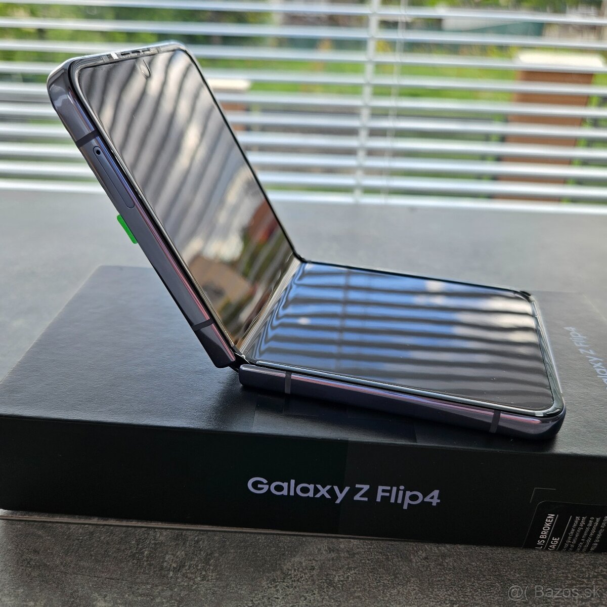 Samsung Galaxy Z Flip 4 - NOVY
