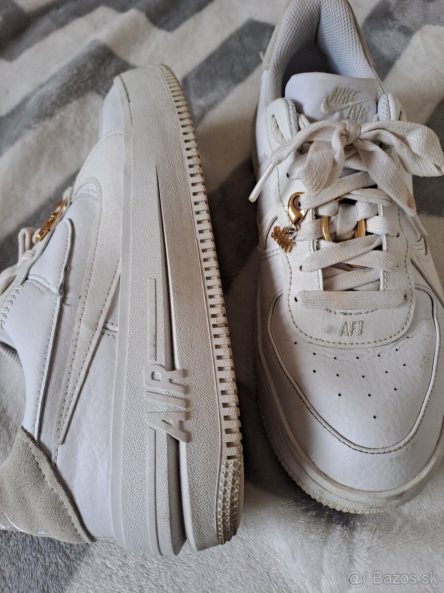 Nike white metalic gold platform wmns