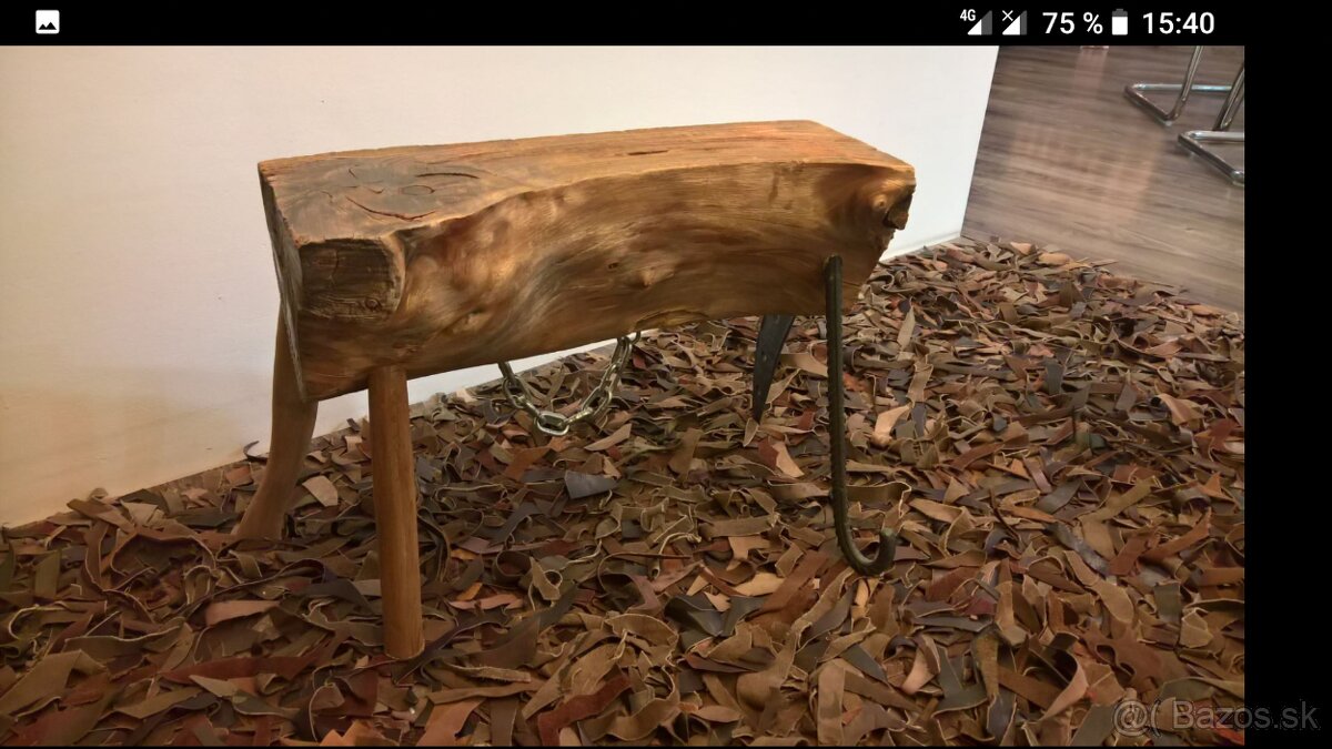 Stolička zo starého javorového dreva