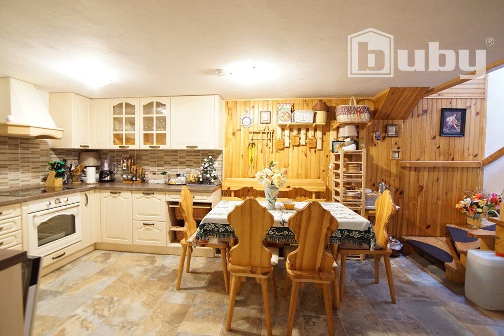 Murovaná 6 izbová chata s vlastným pozemkom 500m2, na preda