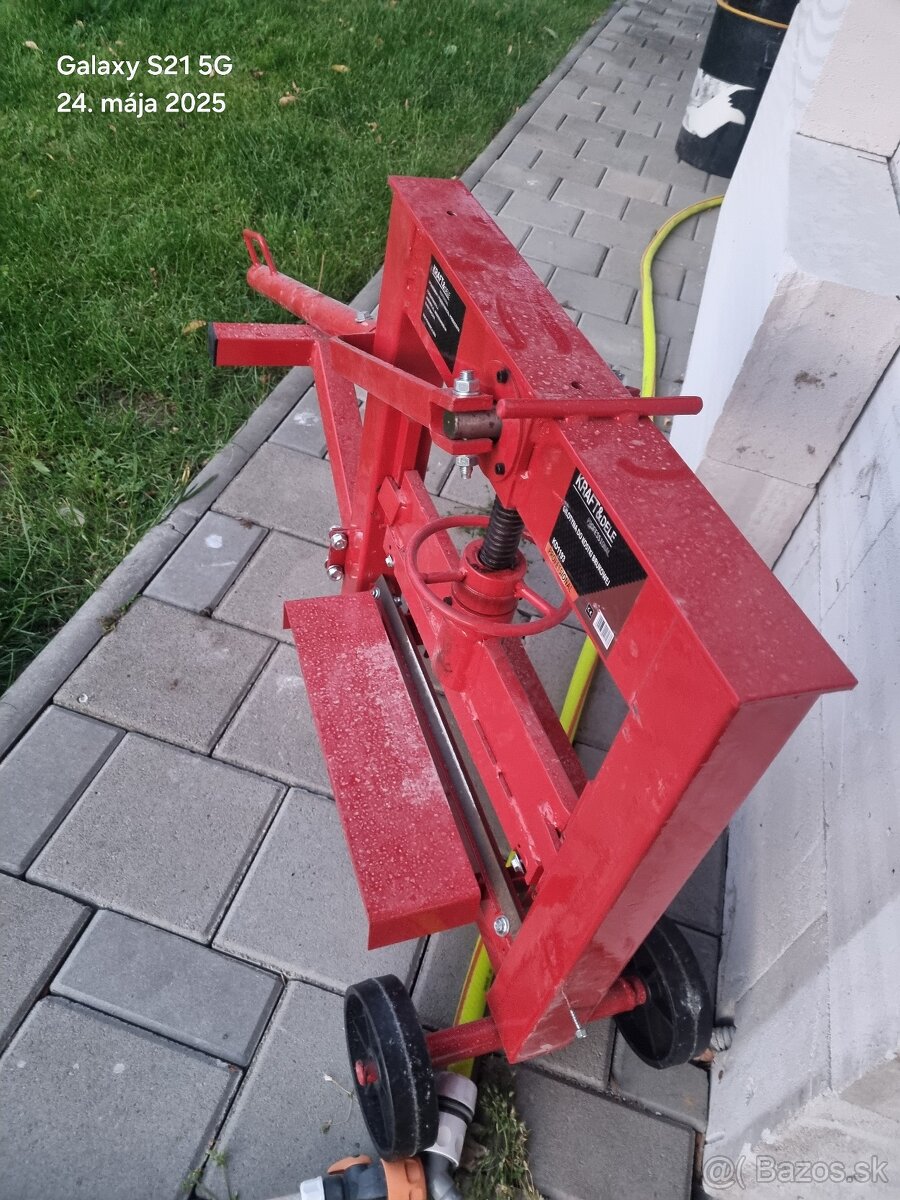 Lamacka zamkovej dlazby