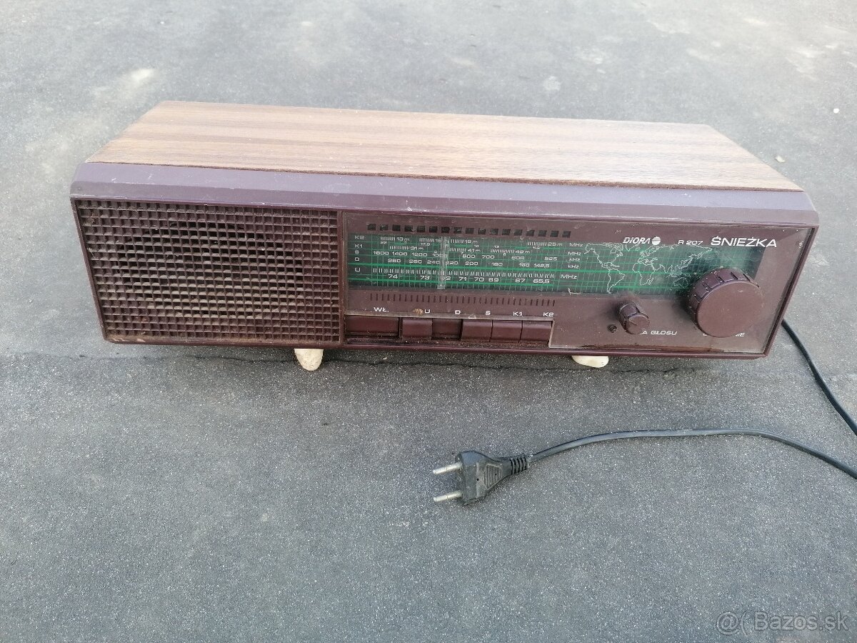 Predám starožitné rádio Diora Sniežka R 207
