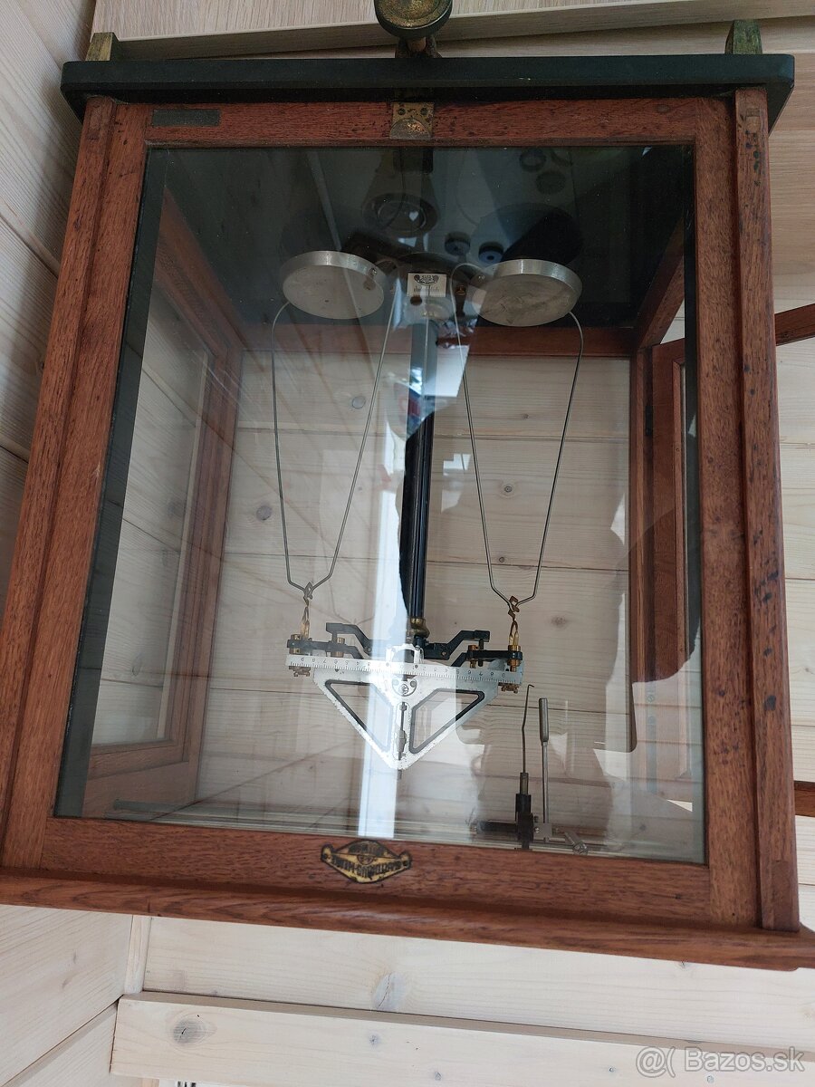Starožitné laboratórne váhy