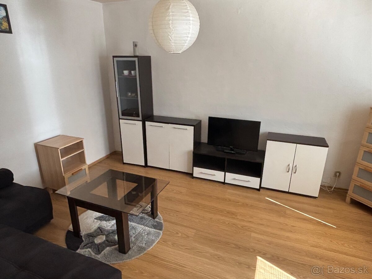 Prenajmem 1 izbový byt 38 m2