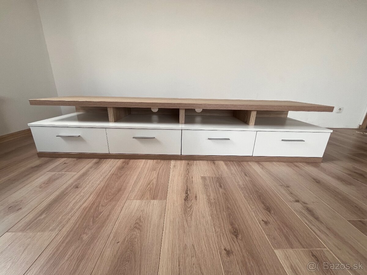Stolik pod TV