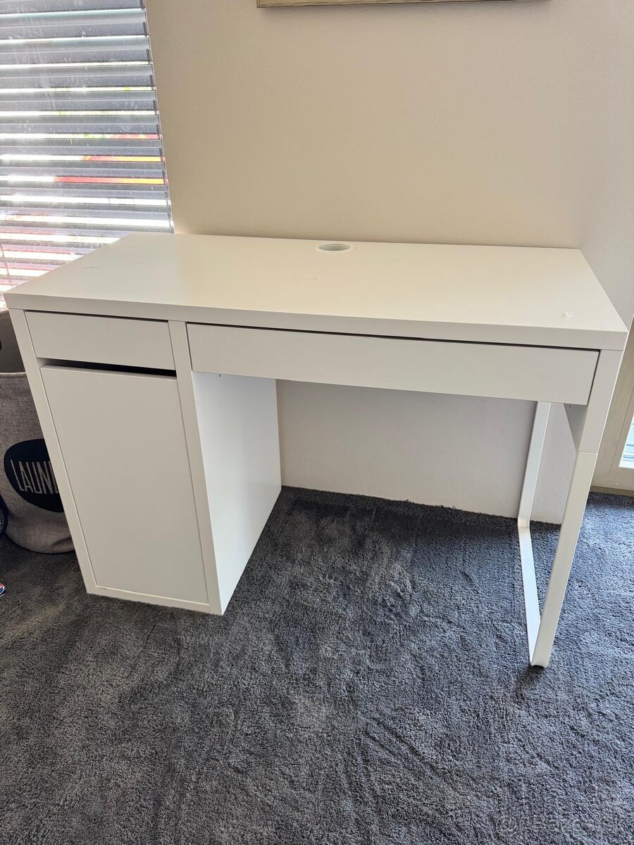 Písací stôl ikea