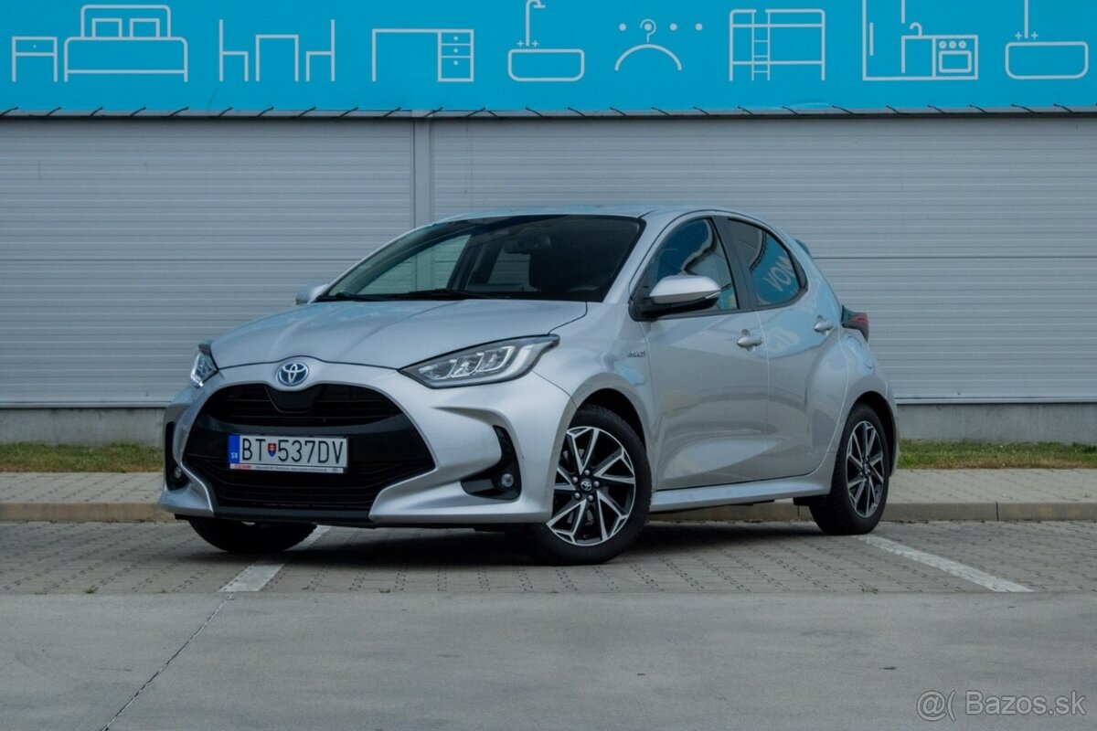 Toyota Yaris 1.5 Hybrid e-CVT / AJ NA SPLÁTKY