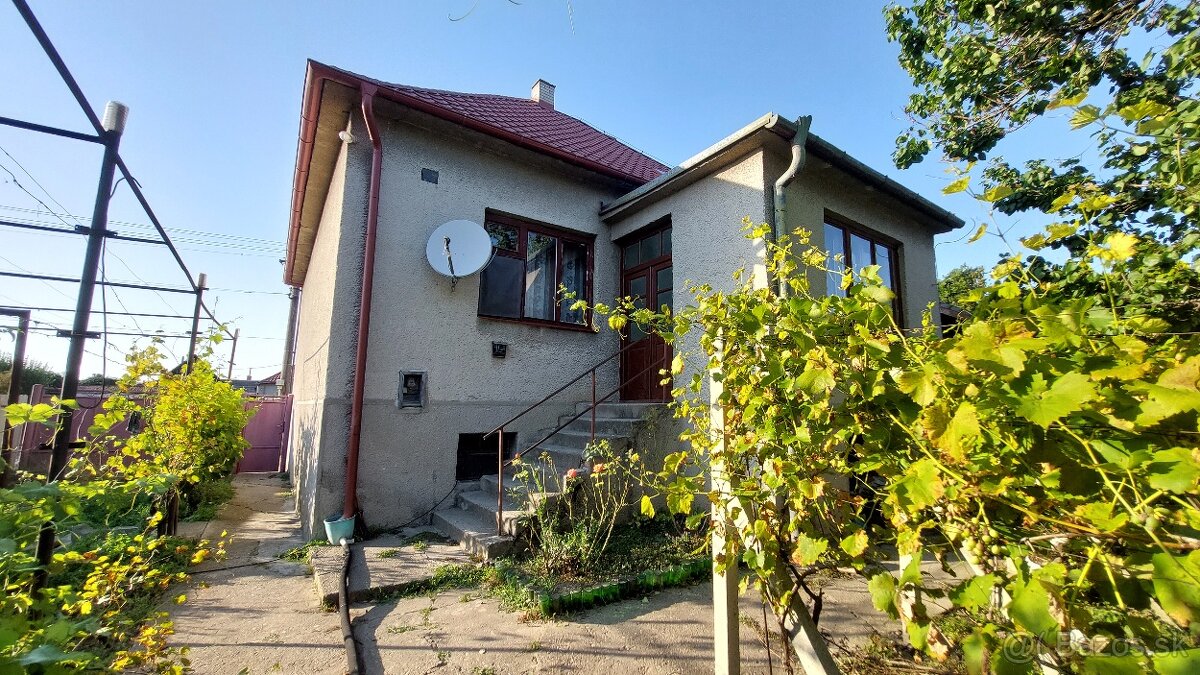 Rodinný dom na predaj s rozsiahlym pozemkom, Dvorniky