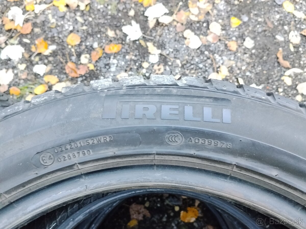 Zimne 215/55 R17, 98V, PIRELLI SOTTOZERO3, 4ks