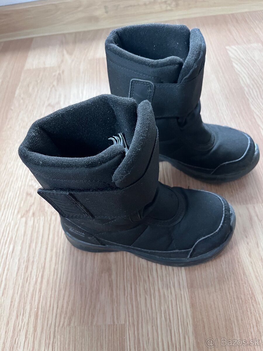 Quechua 27, čierne zimné snehule