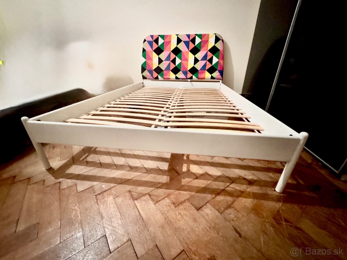 Posteľ 140x200 Ikea Duken aj s roštami.