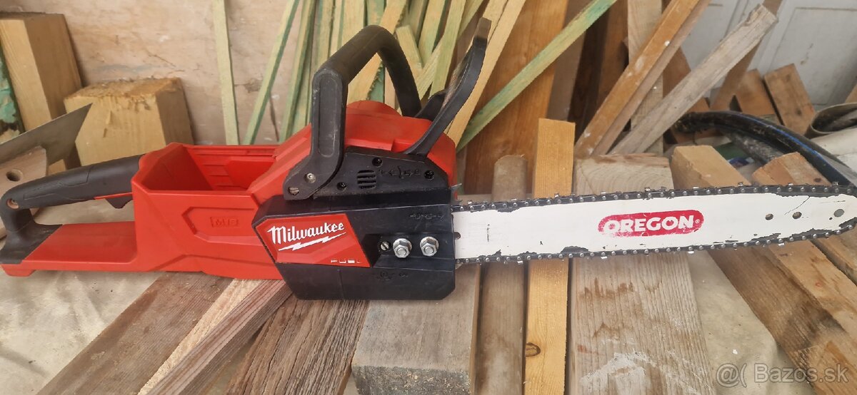 Akumulátorová píla Milwaukee M18