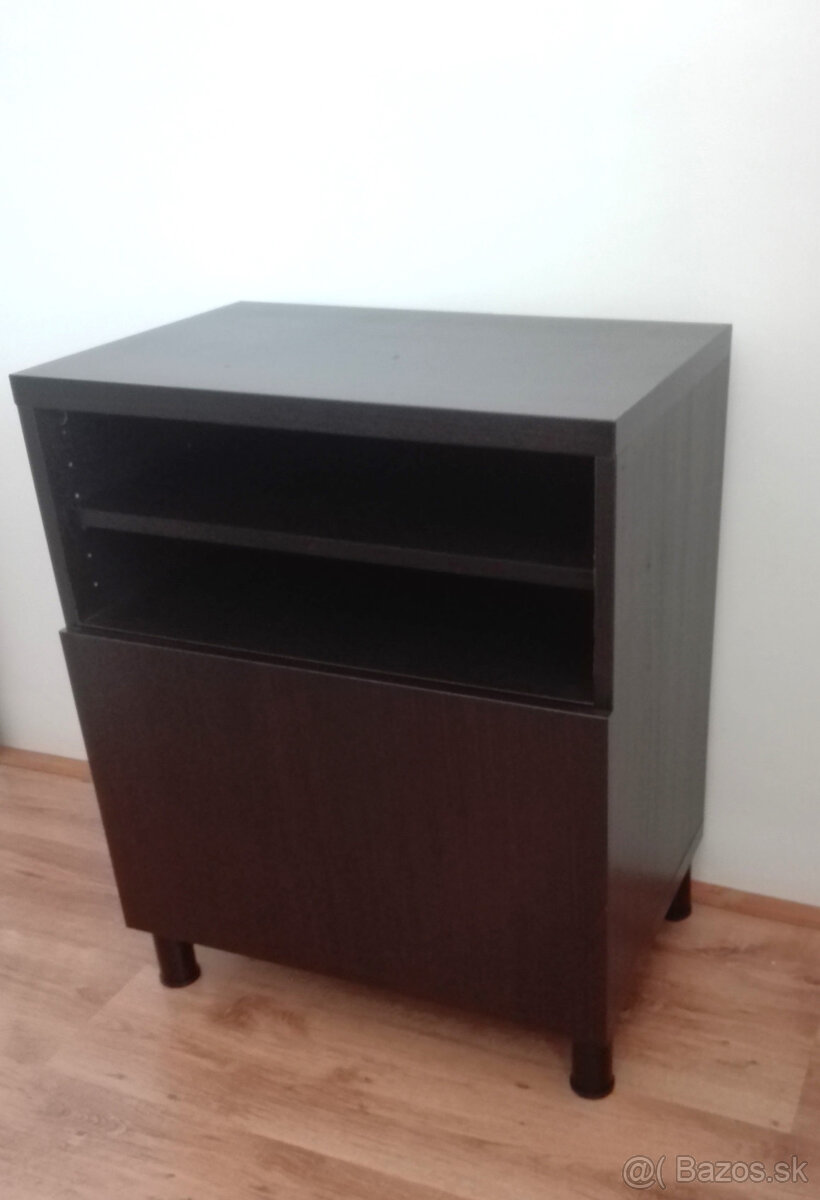skrinka/nočný stolík ikea na nožičkách