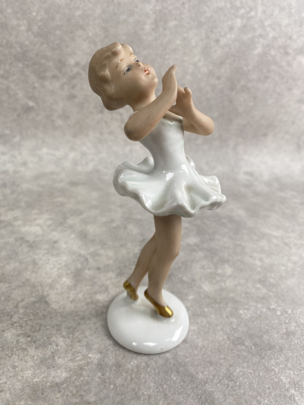 Malá porcelánová baletka