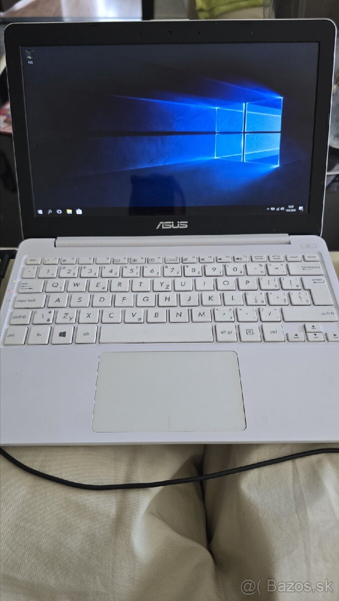 Predám notebook Asus VivoBook
