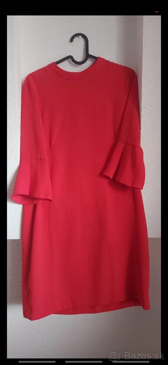 Rovné červené šaty