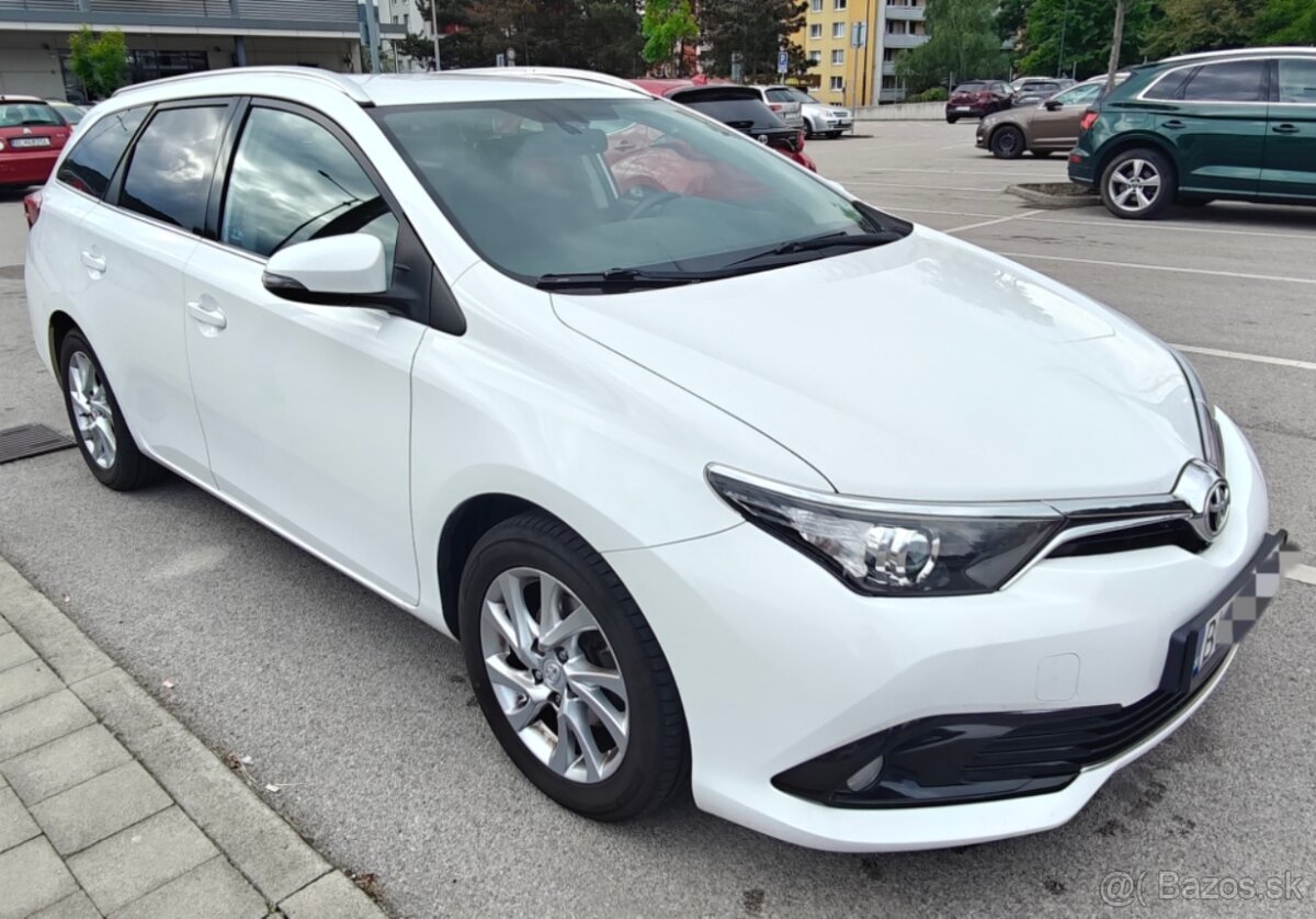 Toyota Auris Touring Sports 1.6 l , benzin