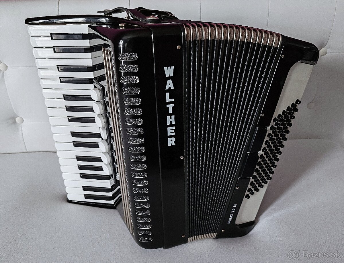 Predam akordeon WALTHER Pirat 72 bas., TOP stav...