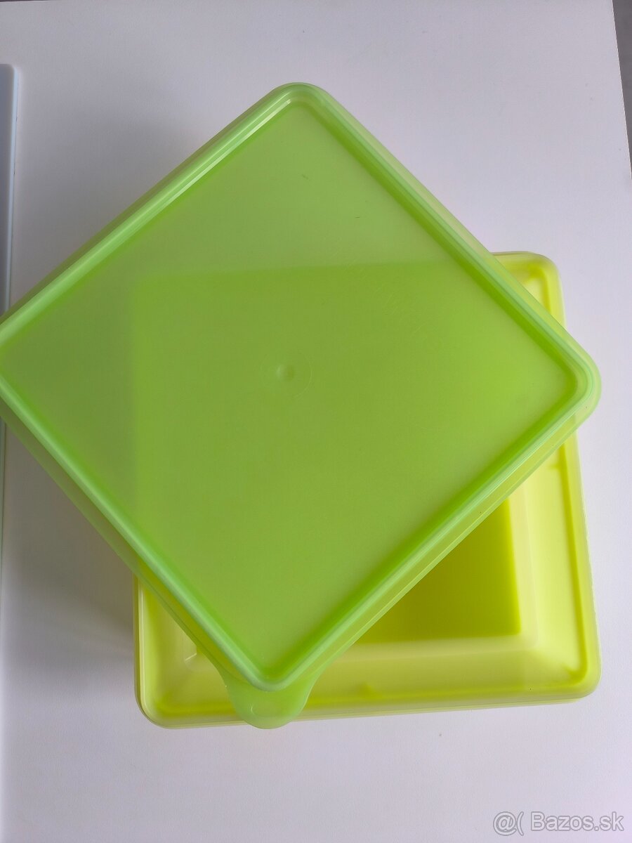Tupperware štvorcová nádoba 25x25 zelená