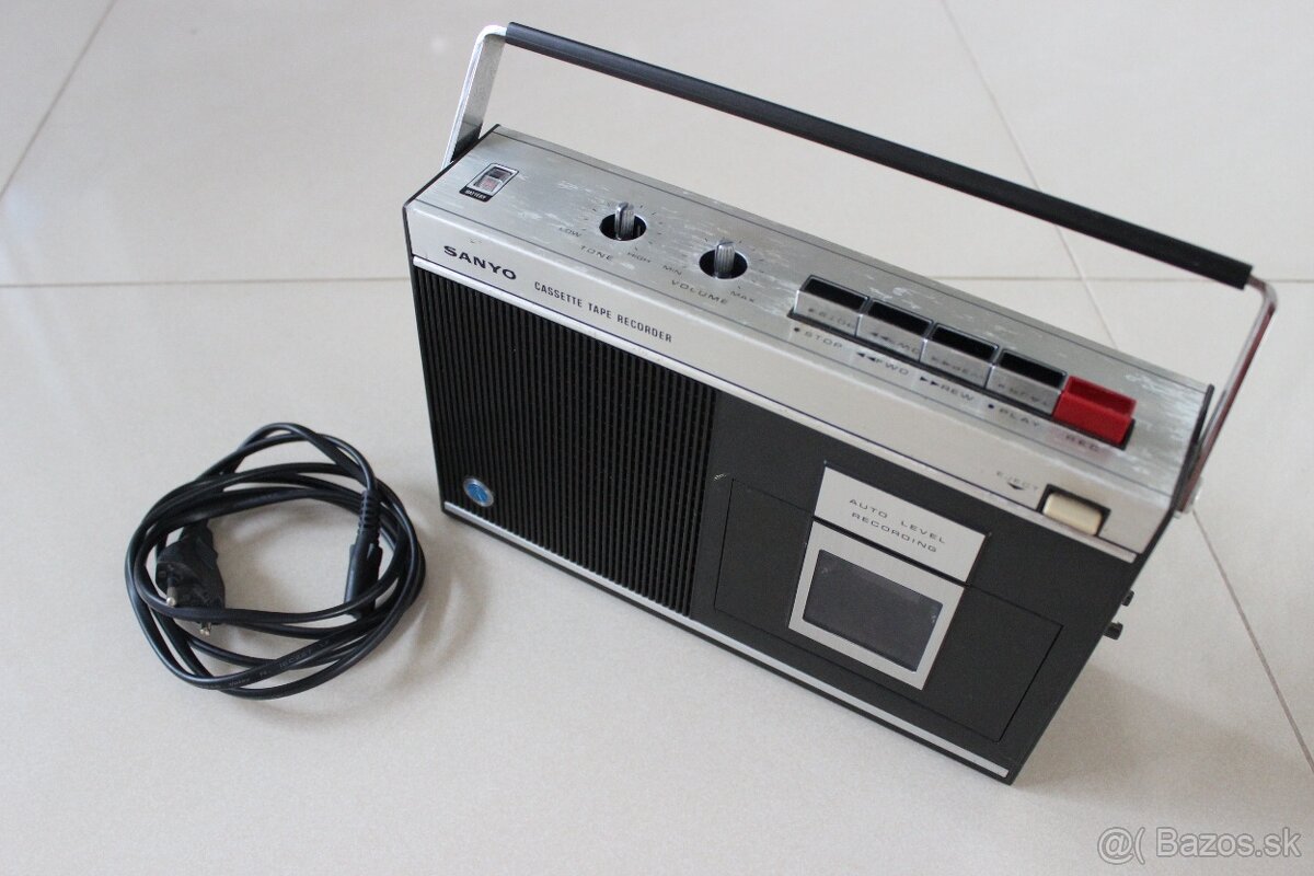 SANYO MR-410 kazetak z r. 1973 - 1974, zrenovovany, funkcny