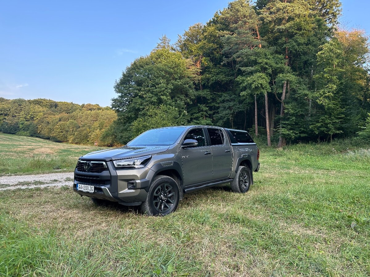 Toyota Hilux INVINCIBLE 2024