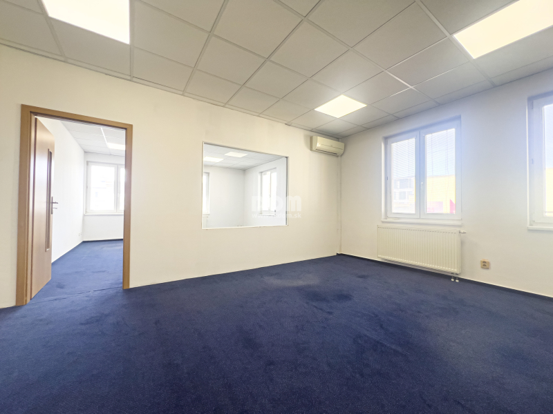 rkDOM | Prenájom kancelárie s parkovacím miestom na Náro