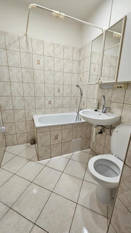 NA PREDAJ: 1-izbový byt; 28 m² | Komárno - 7. sídlisko LRo-1