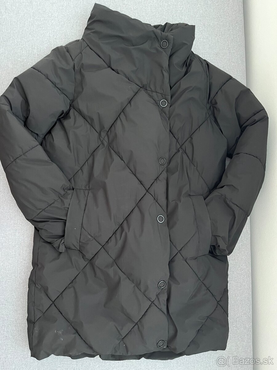 Damska cierna tepla bunda c. 38/M