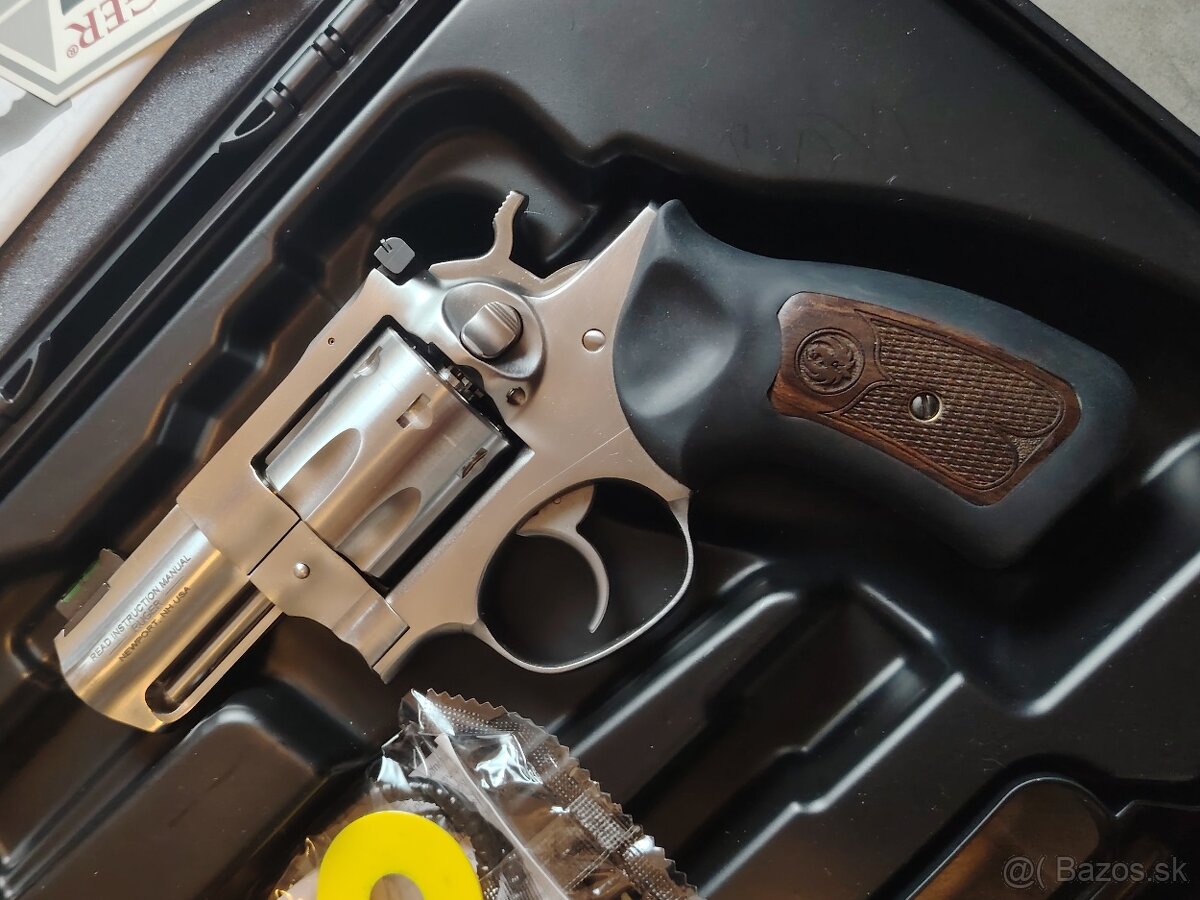Ruger GP100 - 7 ranový 2,5" revolver .357 Mag