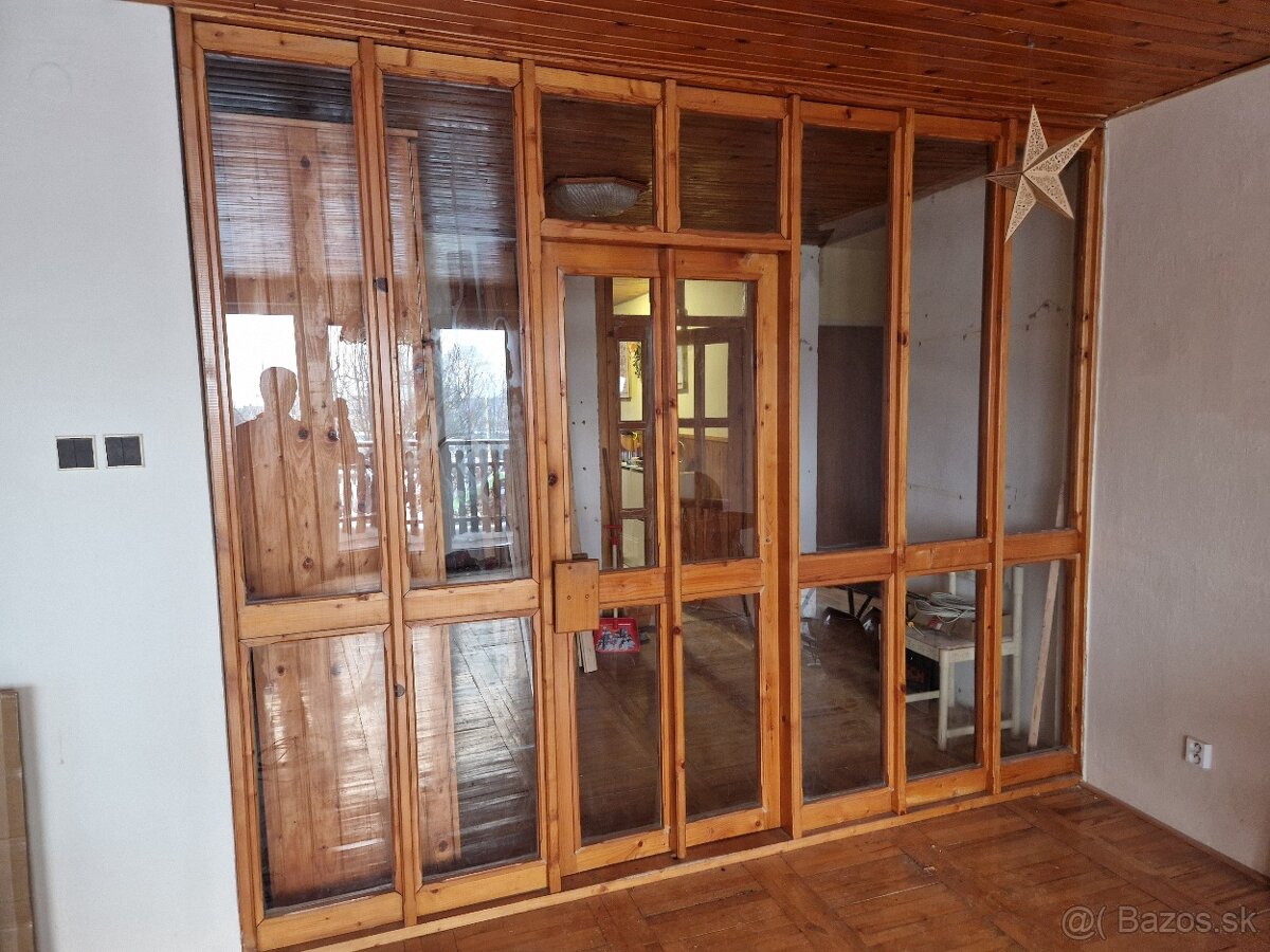 Predam dreveno-sklenenu interierovu stenu