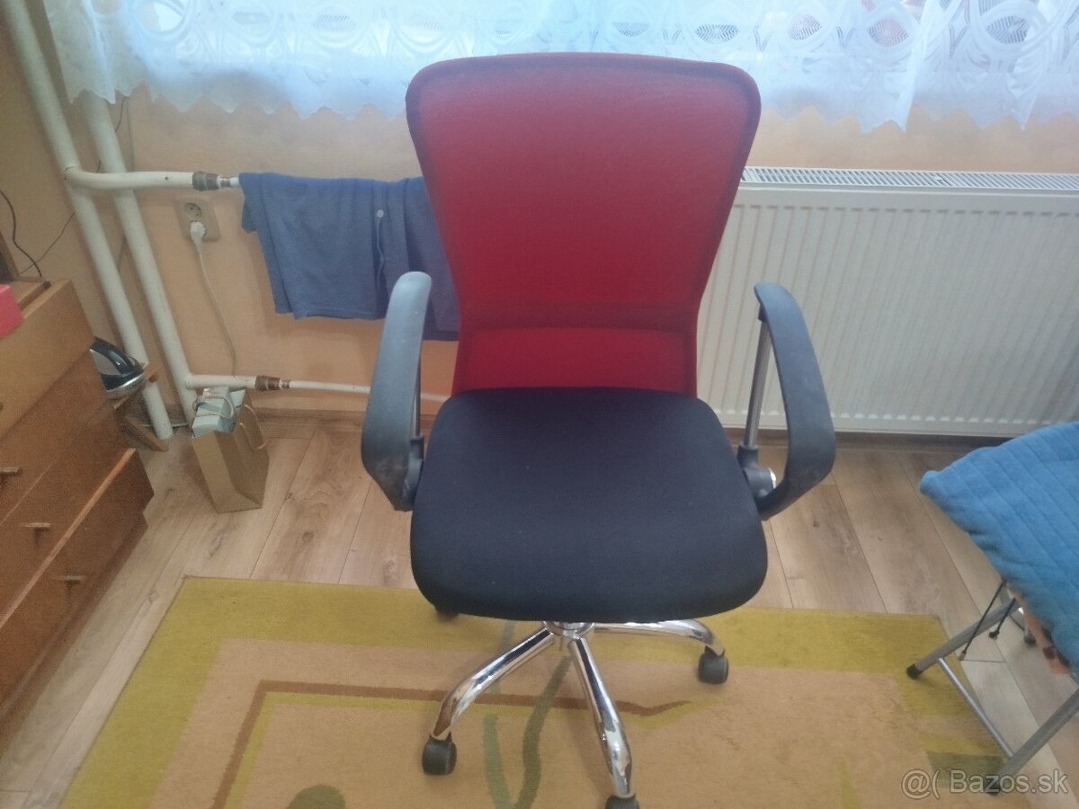 Kancelársku stoličku predám.