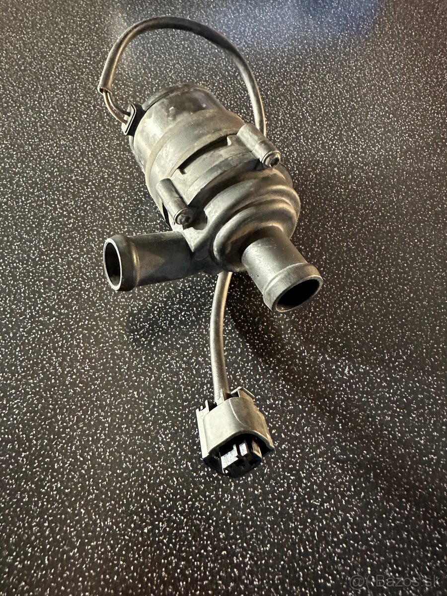12402021104 Vodné čerpadlo pre BMW Rad 7 (F01)