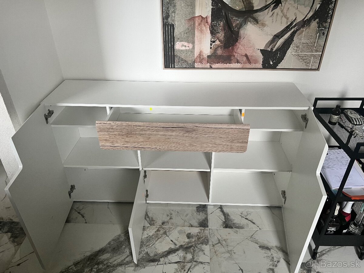 Skrinka pod tv