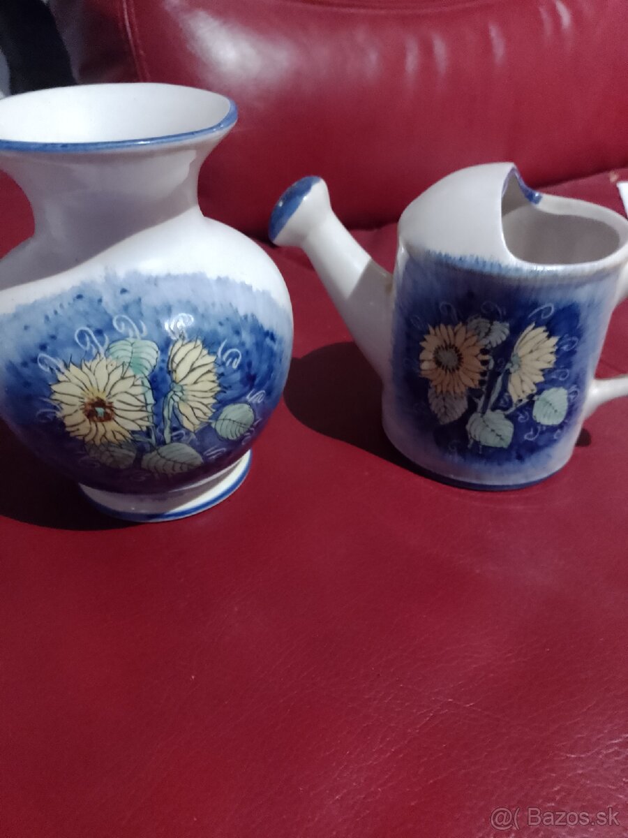 Set keramických krčahov.