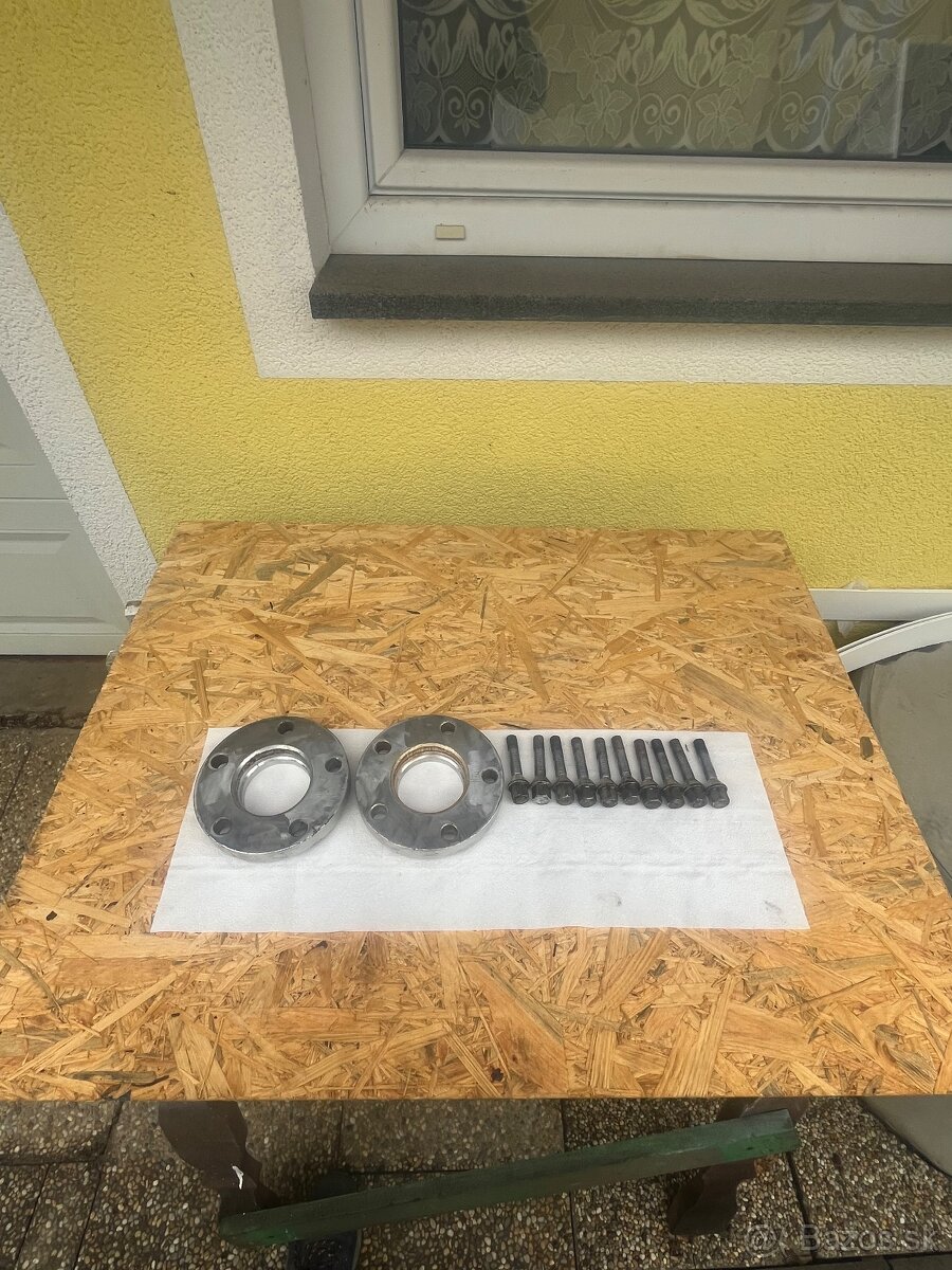 Predam podložky na kolesa BMW