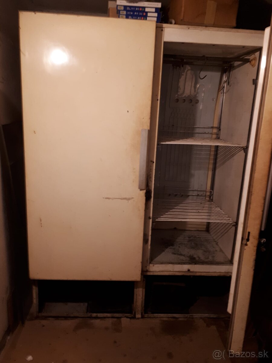 Veľká dvojkompresorová 900l chladnička
