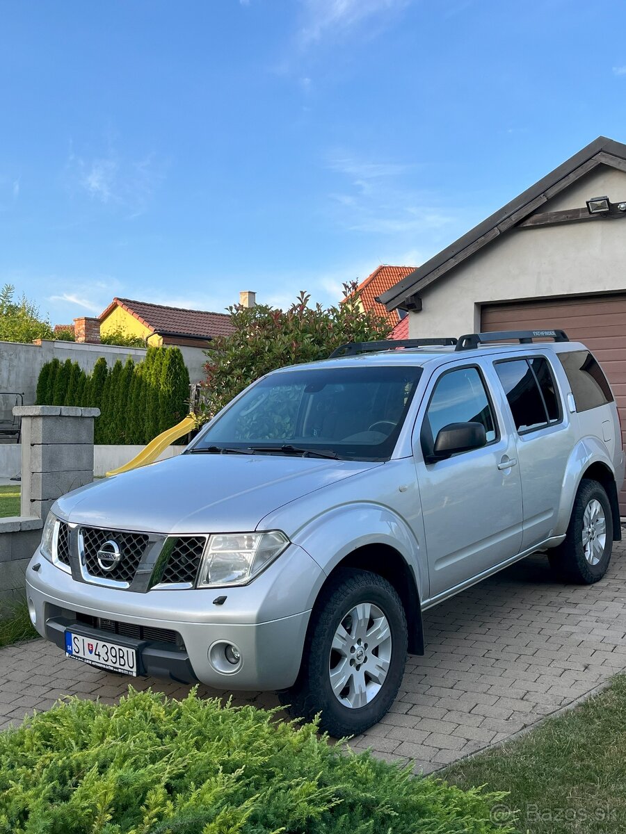 Nissan Pathfinder 2.5 dCI MT6 7-miestny