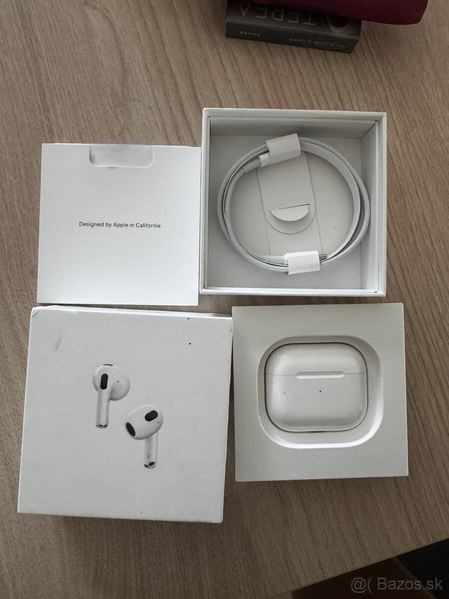 Apple AirPods 3 generácie