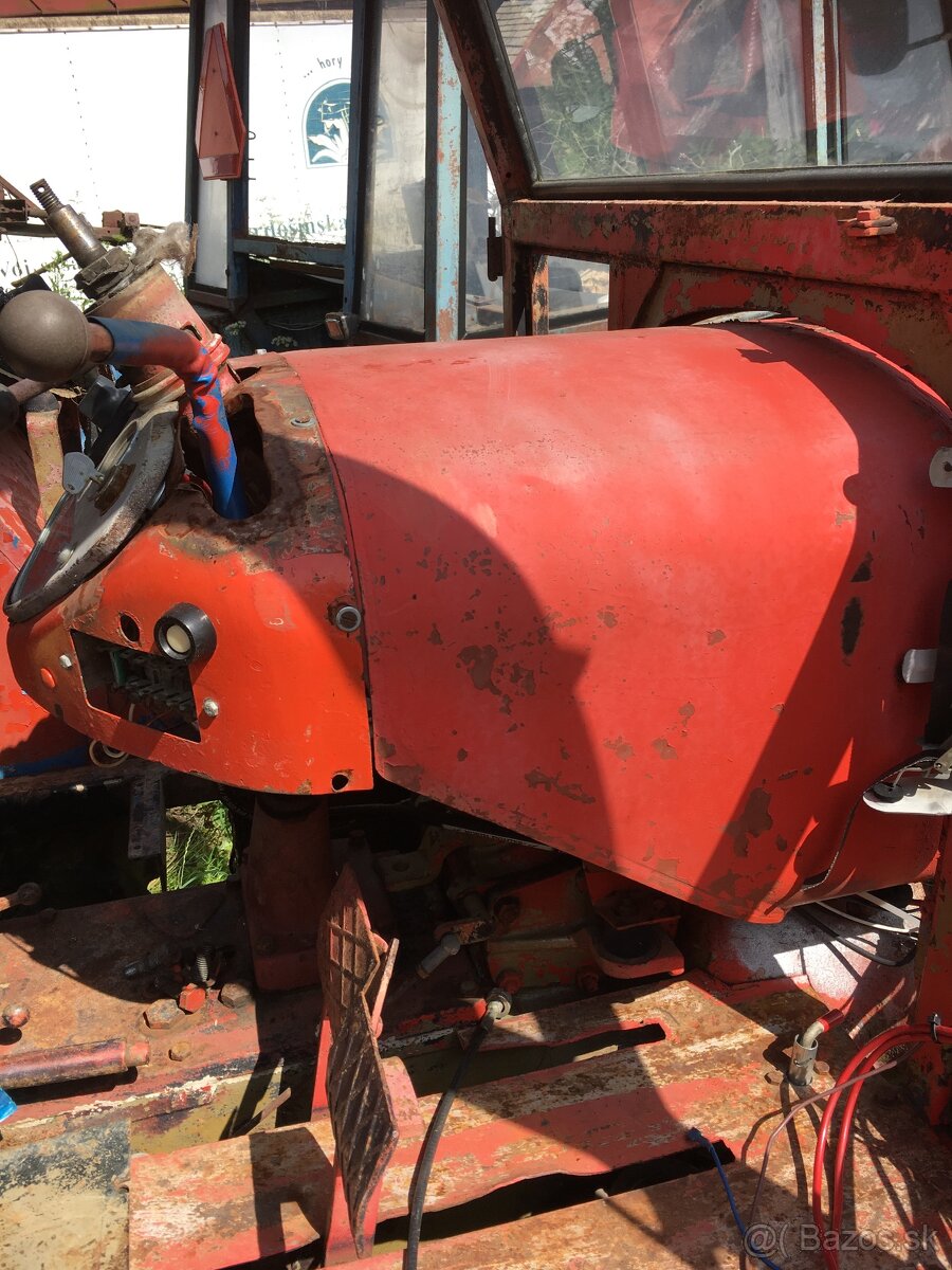 Zetor nádrž 6911