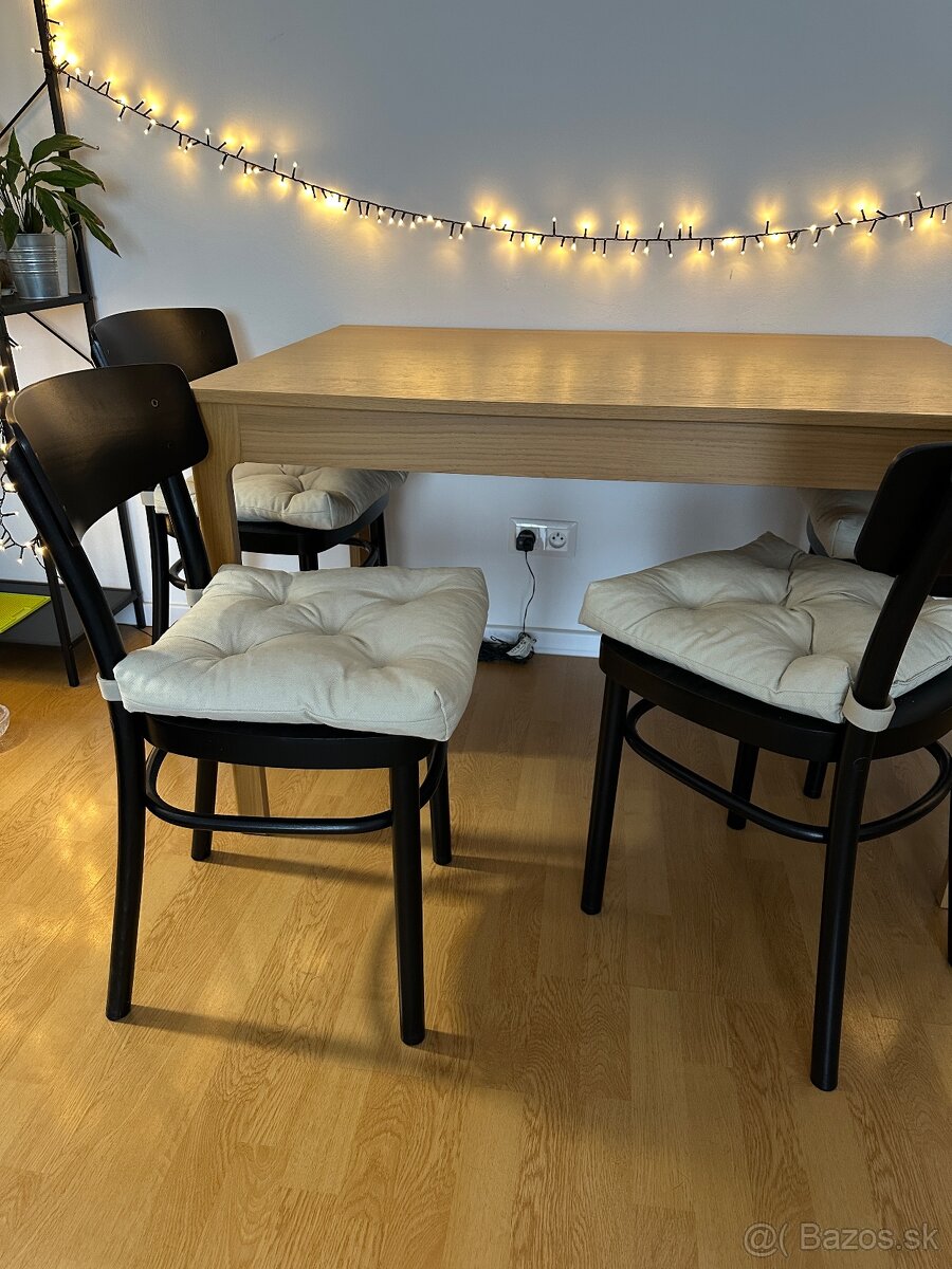 Drevené jedálenské čierne stoličky IKEA (4)