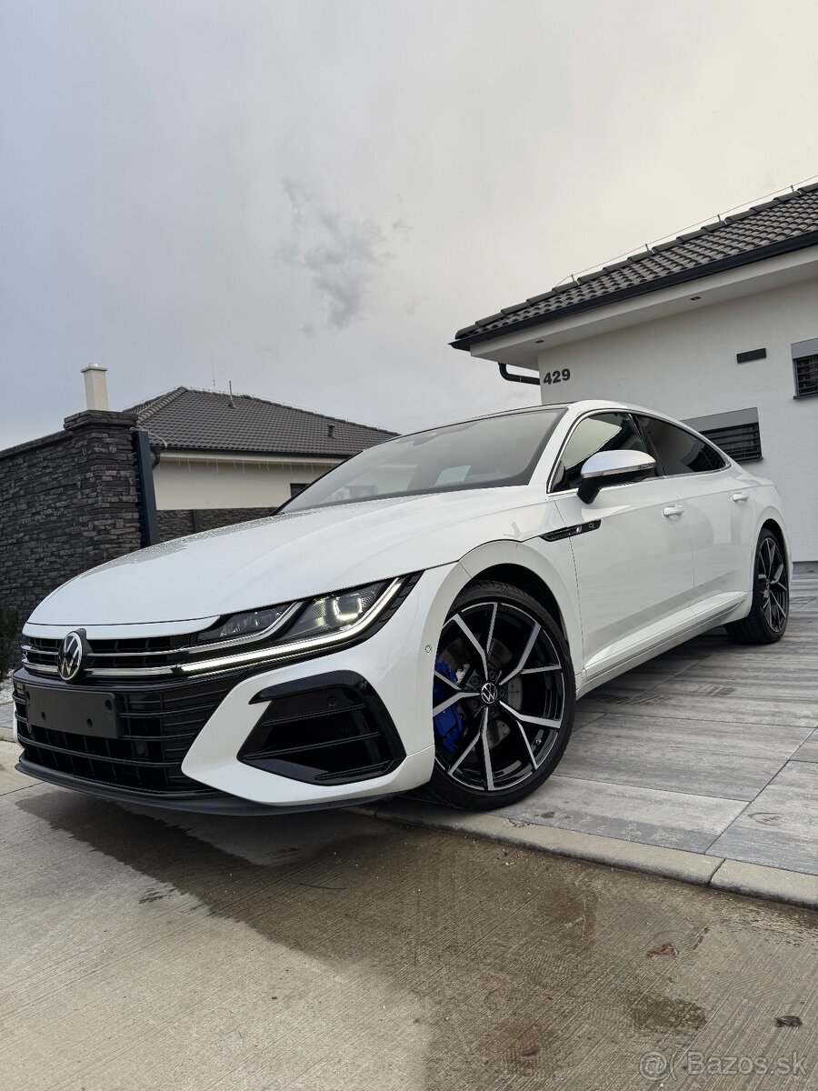 Volkswagen Arteon R 235 KW Sedan Koža / Kamera / Módy / Pano