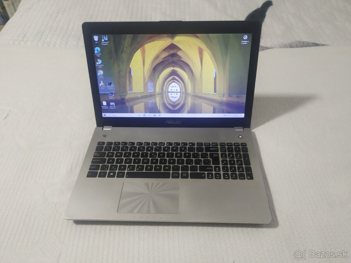 Asus. Intel i7. SSD 256 GB. 16GB.nVidia 8GB. Nová baterka.