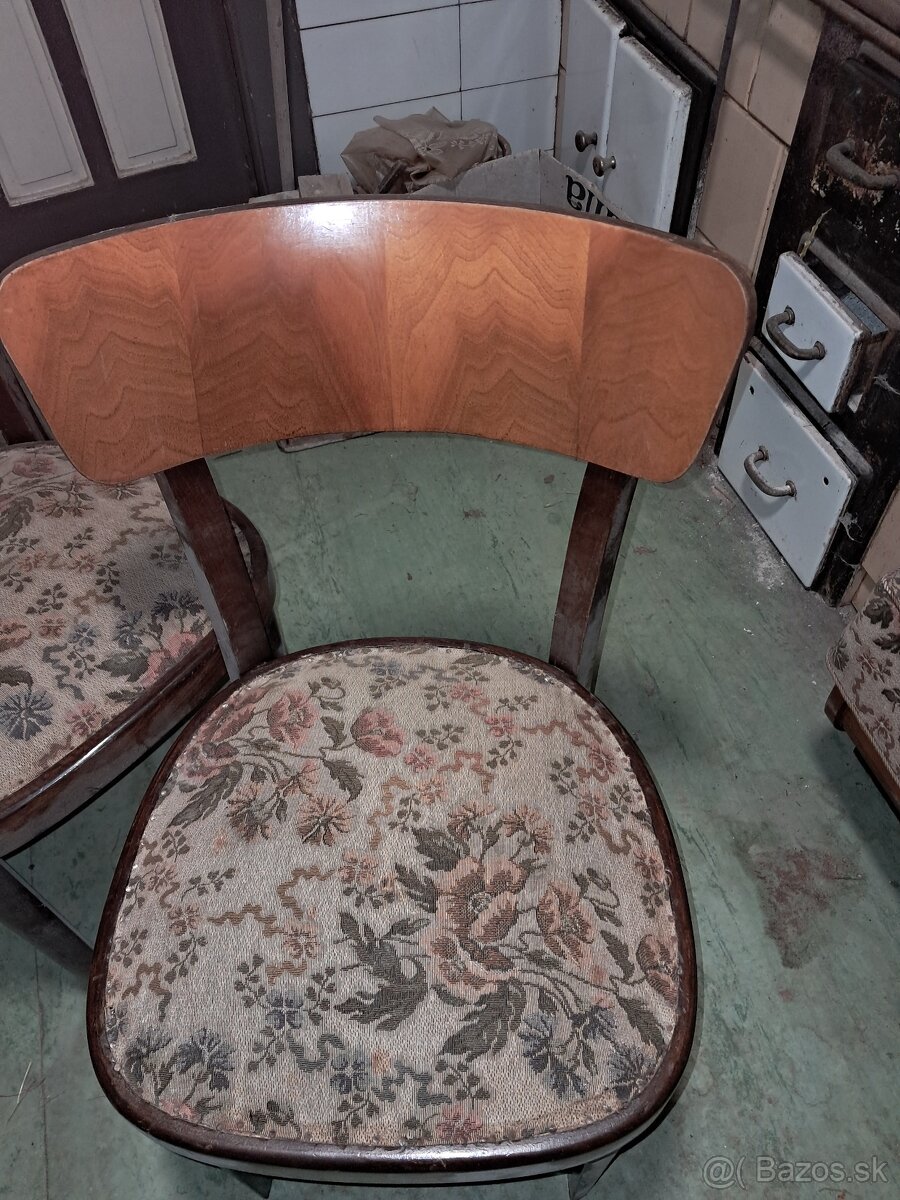 Kreslá a stoličky Halabala