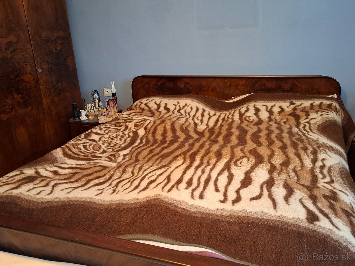 Retro spalna v povodnom stave